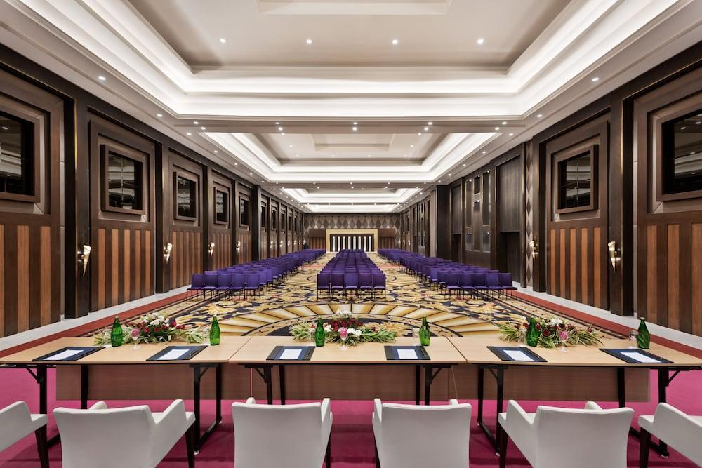 Ramada By Wyndham Lucknow Hotel And Convention Center Exterior foto