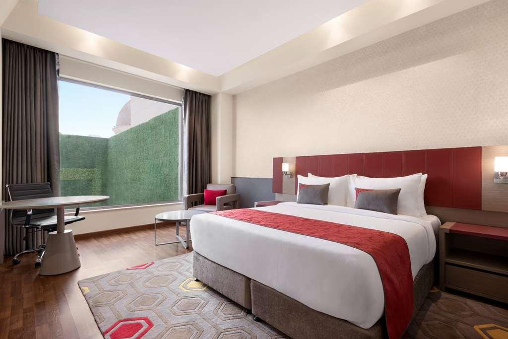 Ramada By Wyndham Lucknow Hotel And Convention Center Habitación foto