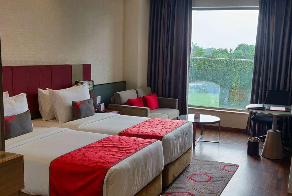 Ramada By Wyndham Lucknow Hotel And Convention Center Habitación foto